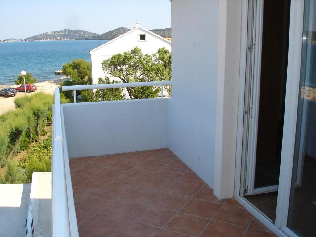 Rooms&Apartments Marinero Betina  Kamer foto